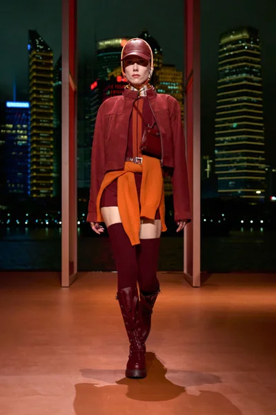 Look 27